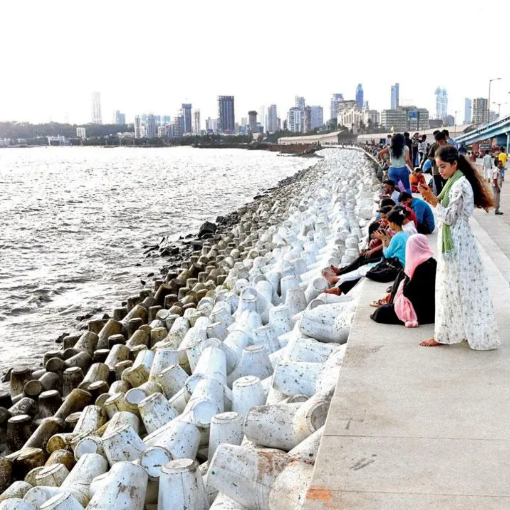 Best Taxi Service in Mumbai to visit Marine Drive