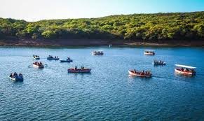 Venna Lake Mahabaleshwar boating view surrounded by hills and trees